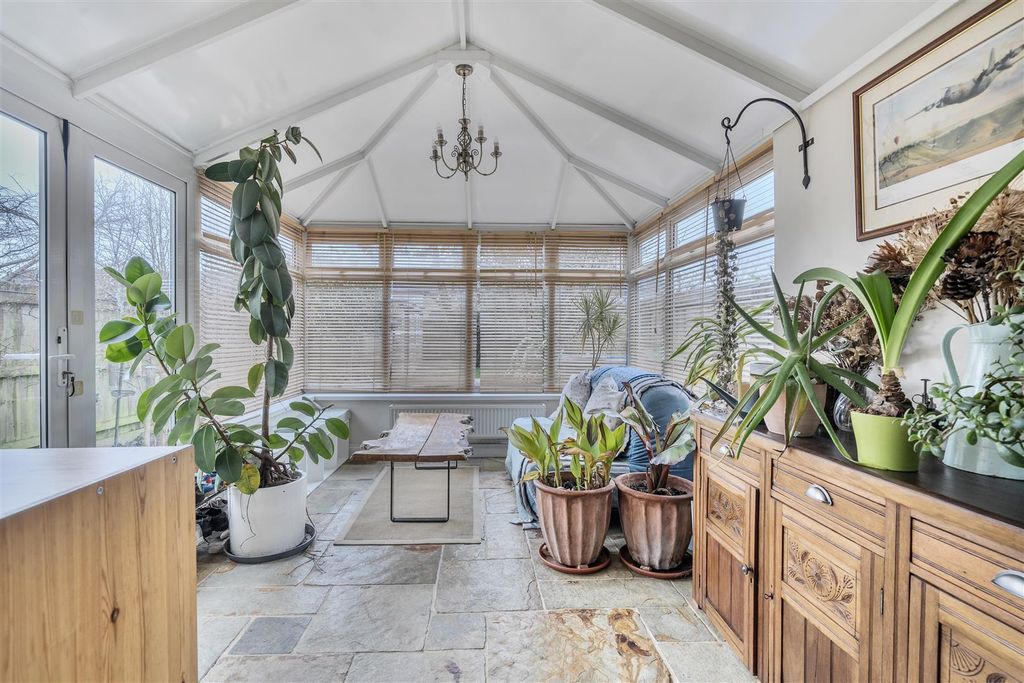 Property photo 2 of 19 1397571-16-696E4Aa633Ab9.Jpg