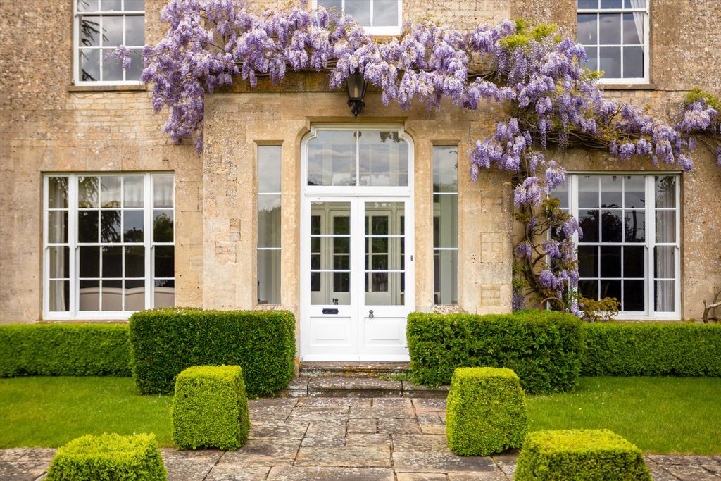 Property photo 2 of 28 Image