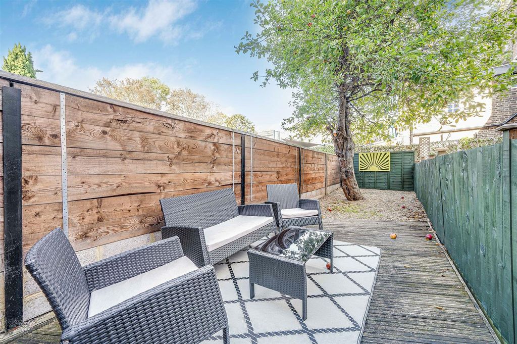 Property photo 3 of 13 Davies___Davies_63A_Fonthill_Road__N4_14.Jpg