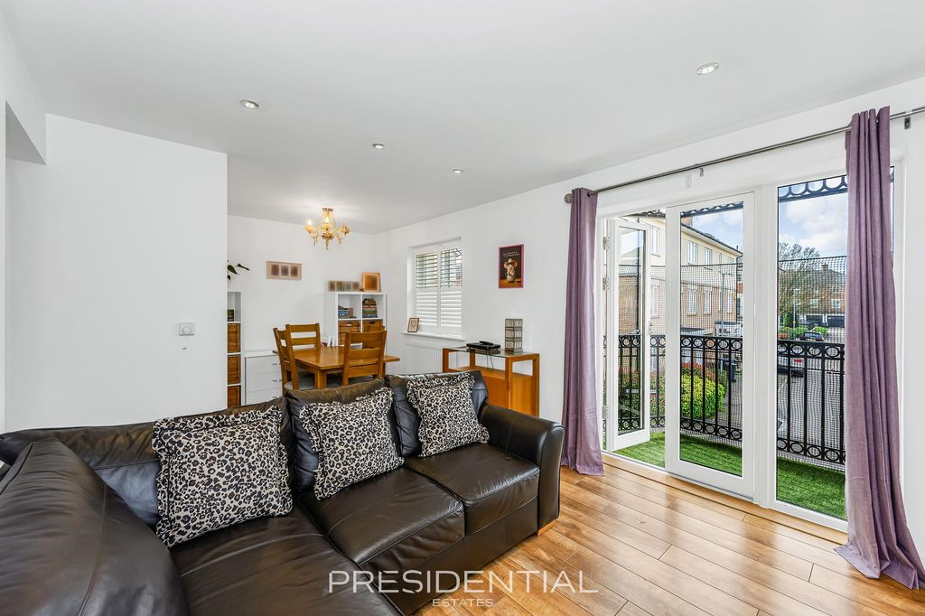 Property photo 2 of 18