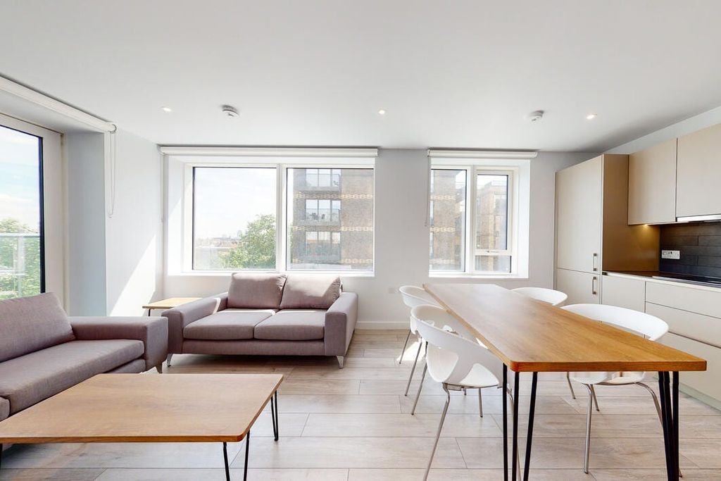 Property photo 2 of 21