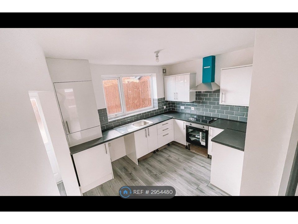 Property photo 1 of 12 Kitchen
