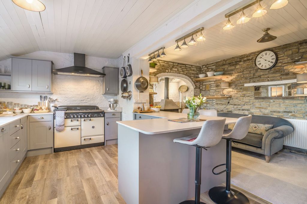 Property photo 3 of 37 P041306_03.Jpg