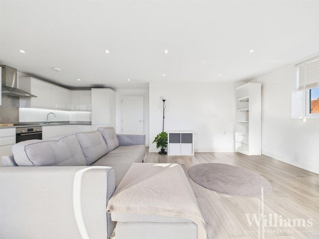 Property photo 2 of 13 Cam04950G0-Pr0043-Still005.Jpg