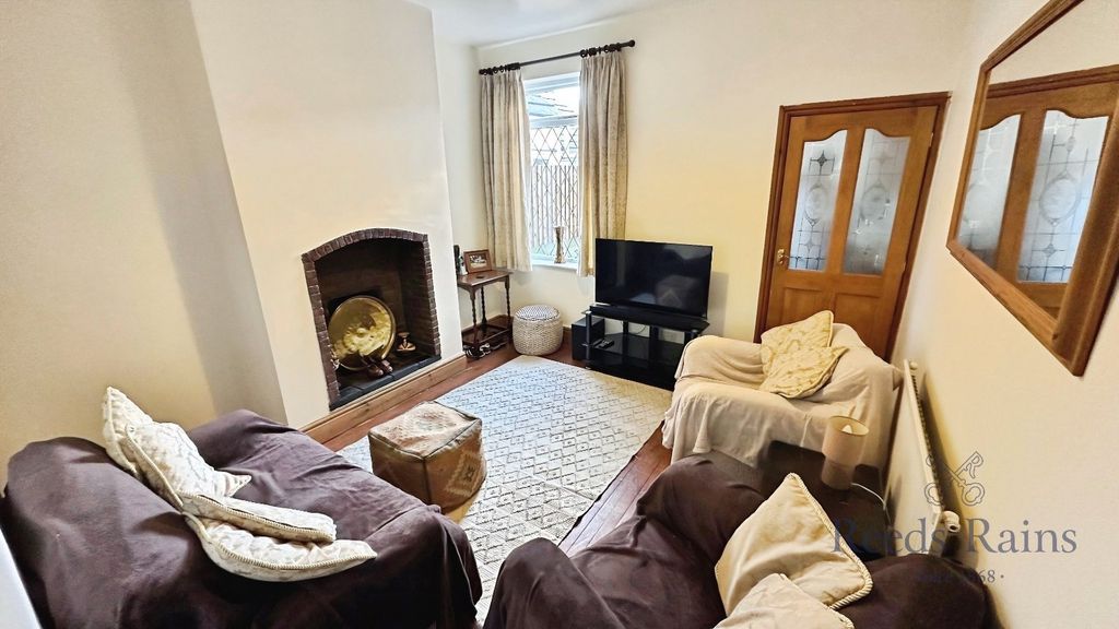 Property photo 2 of 11 Lounge