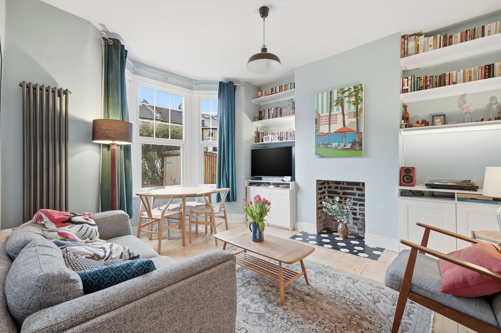 Property photo 2 of 18