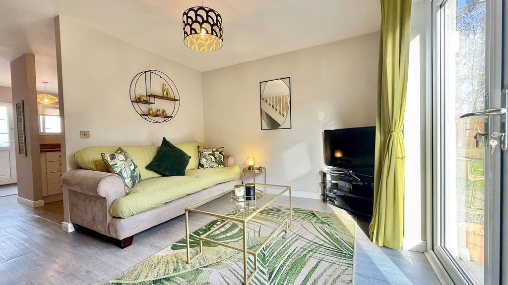 Property photo 2 of 20