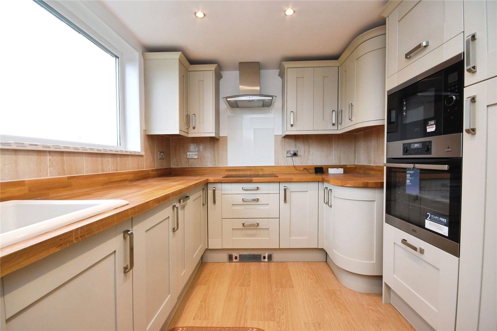 Property photo 1 of 21 Kitchen
