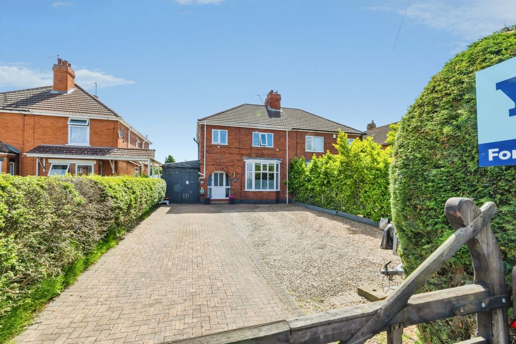 Property photo 1 of 20 2026-06-22-221Boulthamparkroad033