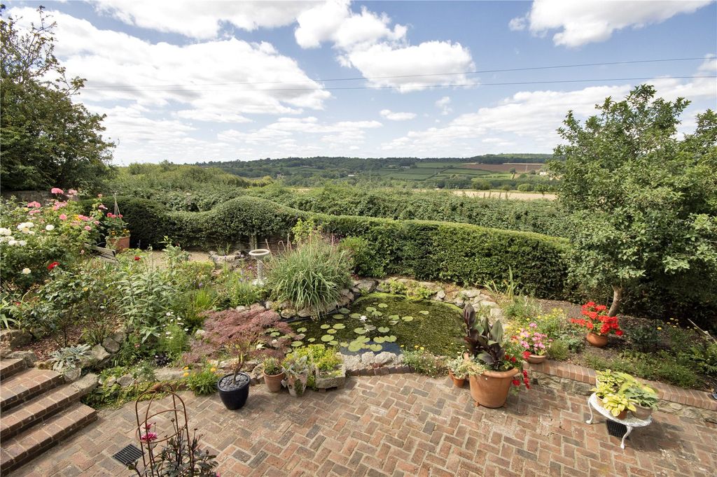 Property photo 2 of 24 Garden
