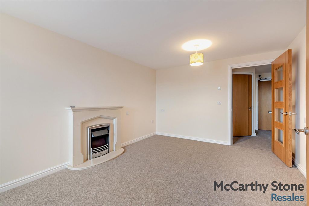 Property photo 3 of 26 8667780-Interior02-800.Jpg