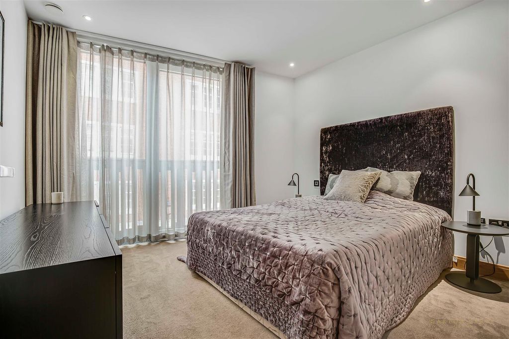 Property photo 3 of 14 Bedroom.Jpg