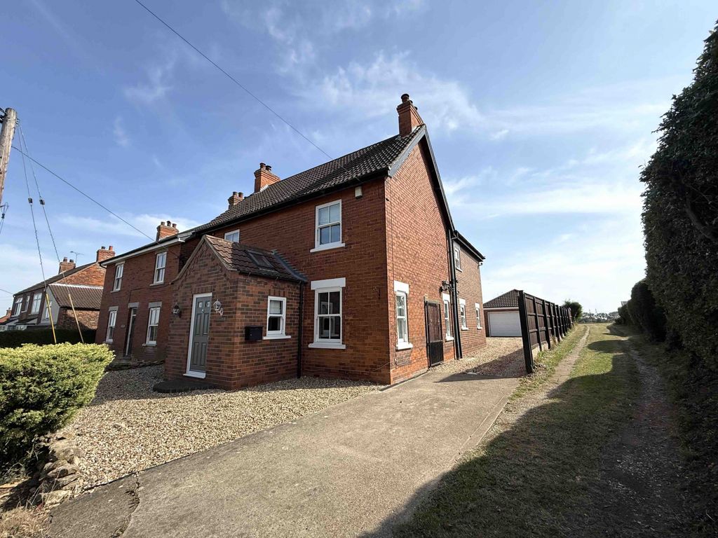 Property photo 1 of 51 Four Bedroom Detached House