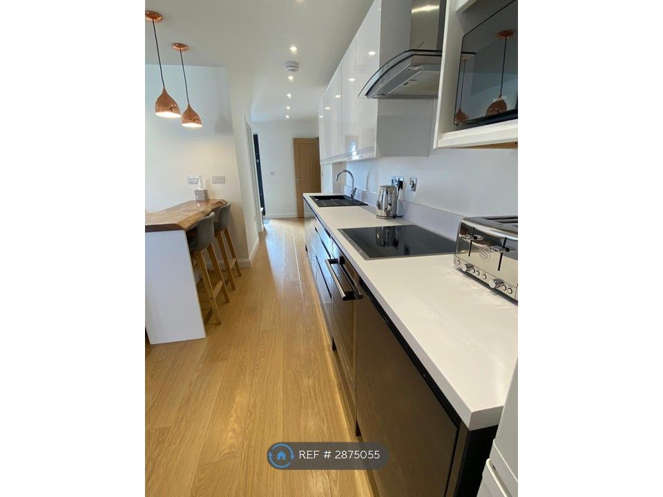 Property photo 3 of 10 Kitchen &amp; Hallway