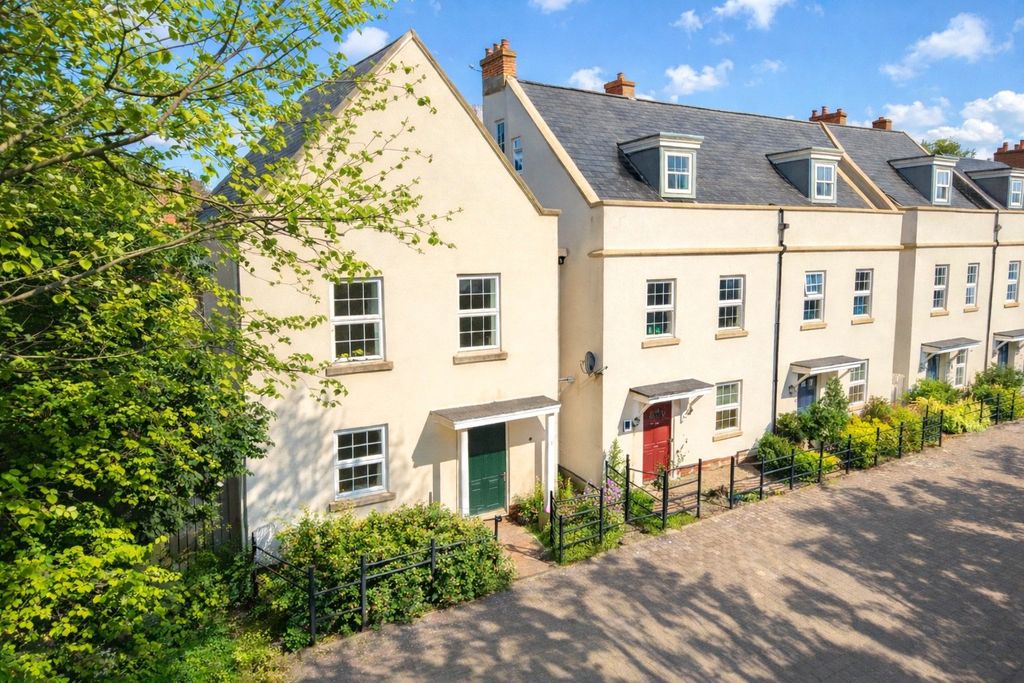 Property photo 1 of 11 Front