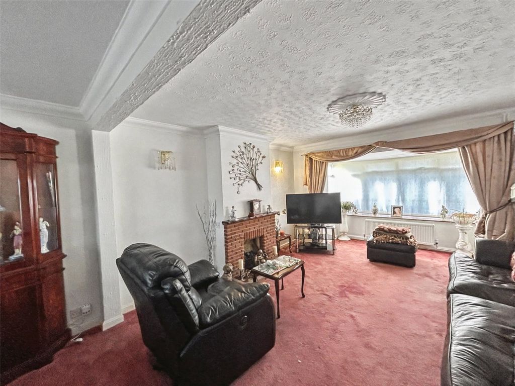 Property photo 2 of 14 Lounge