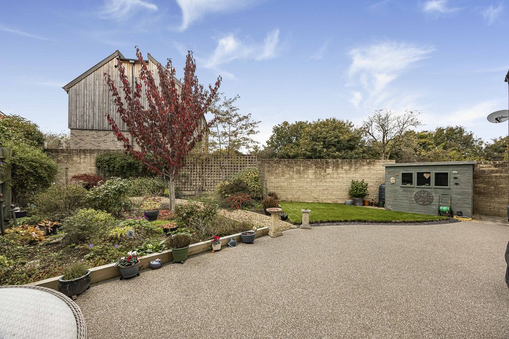 Property photo 2 of 23