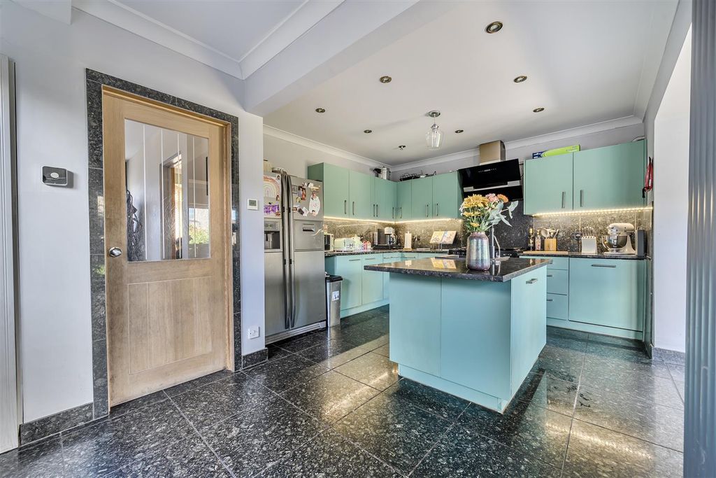 Property photo 3 of 24 1369337-9-68Fb80Ab17058.Jpg