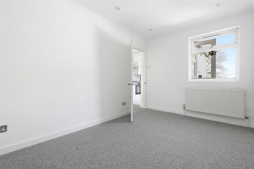 Property photo 3 of 12 Picture No. 10