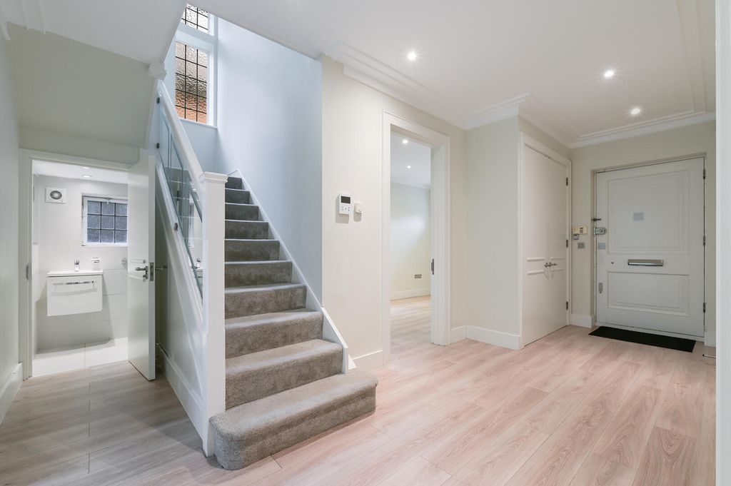 Property photo 2 of 17 Hallway