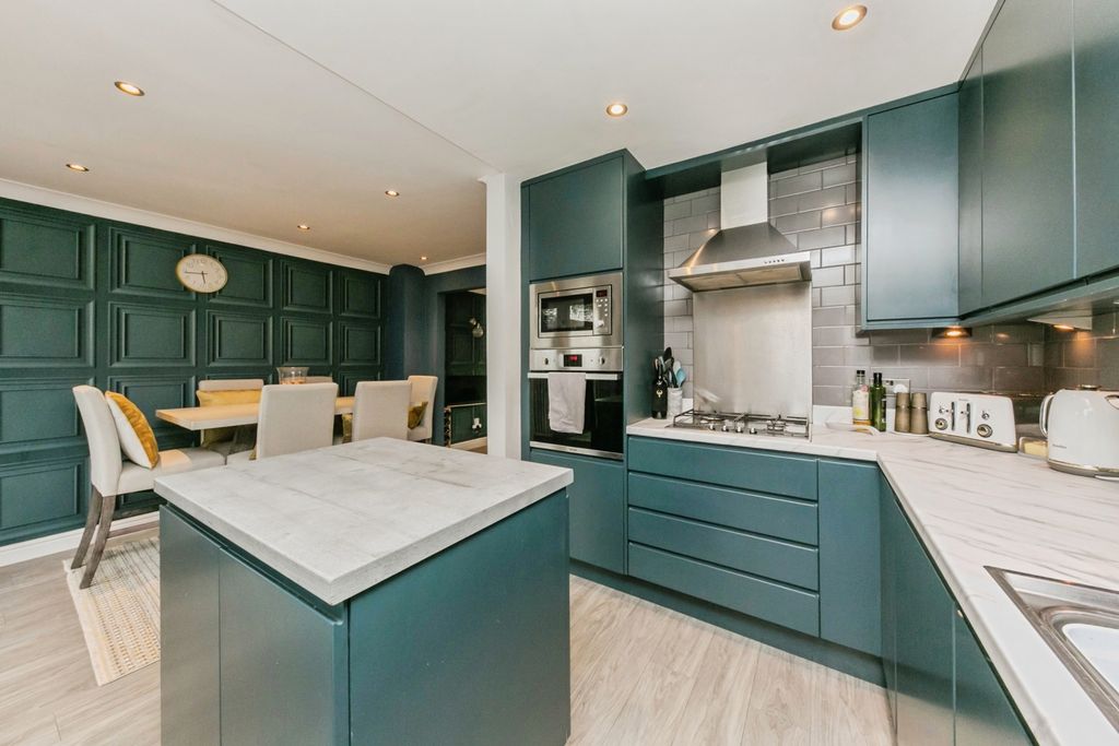 Property photo 3 of 18 Pbox-Img.Jpg