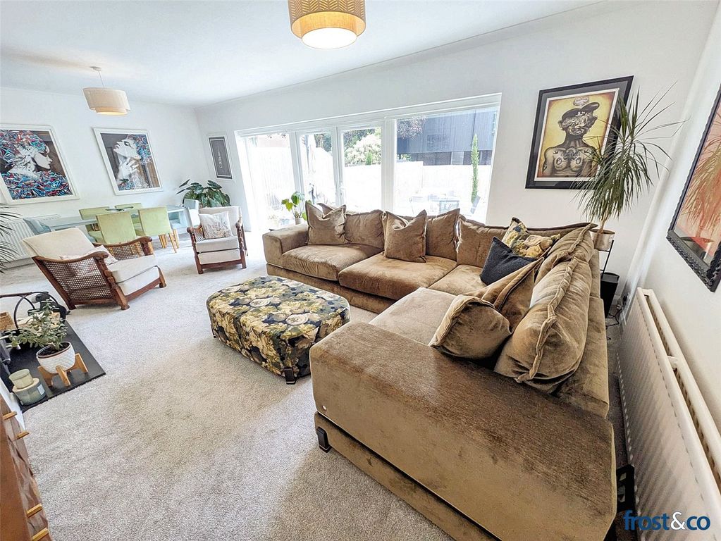 Property photo 3 of 13 Lounge