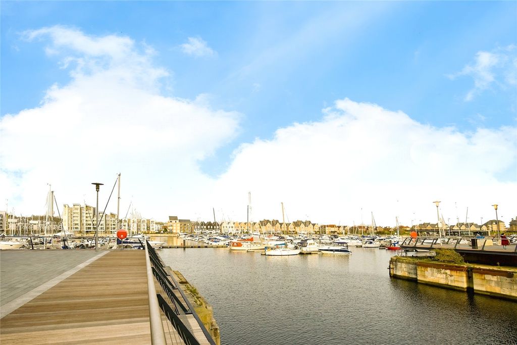 Property photo 1 of 13 Marina