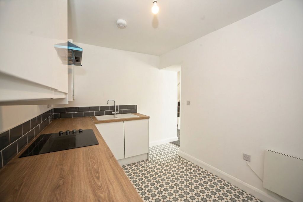 Property photo 1 of 11 Kitchen