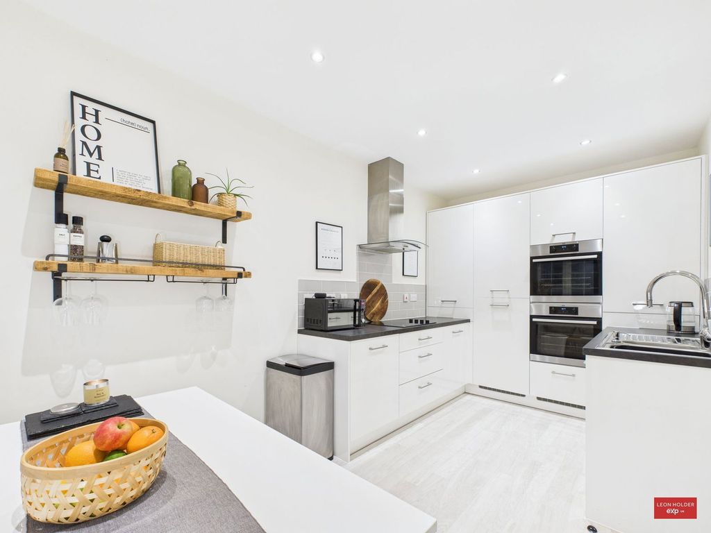 Property photo 3 of 32