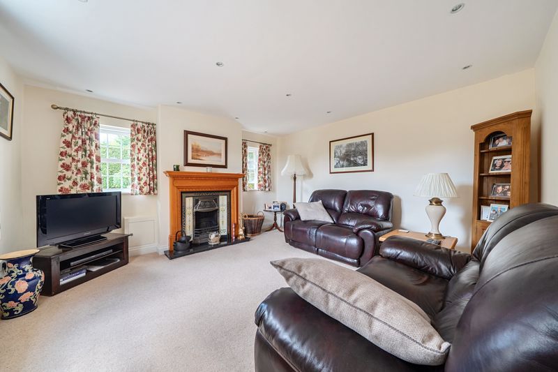 Property photo 3 of 21 Sitting Room