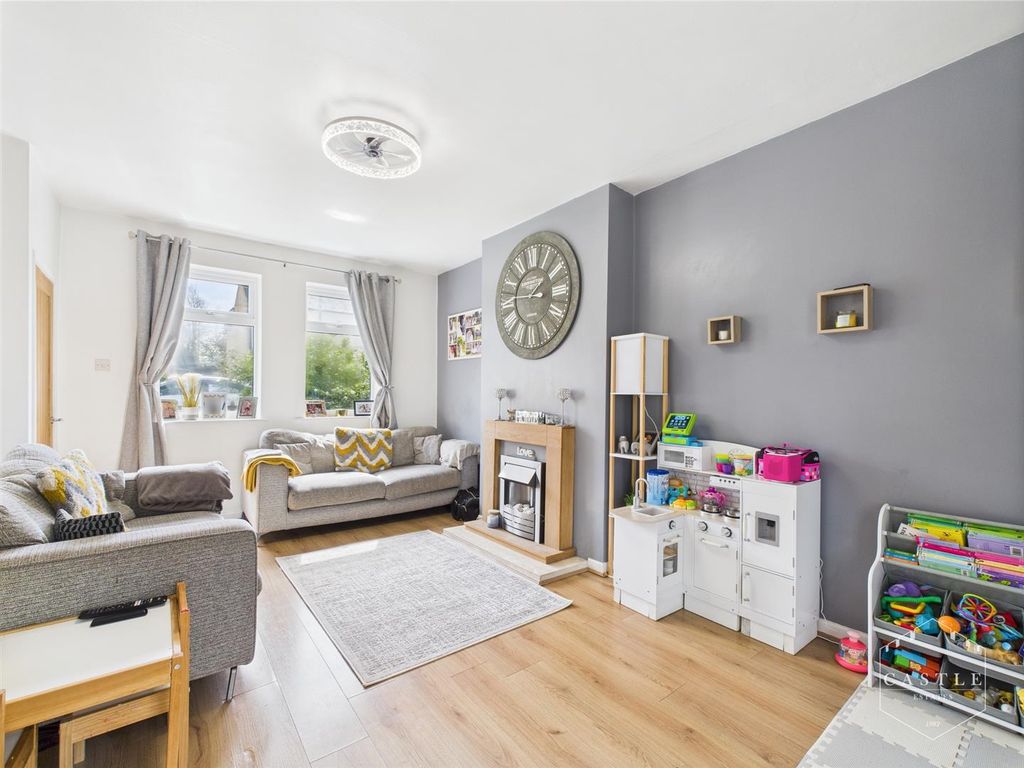 Property photo 2 of 14 Lounge