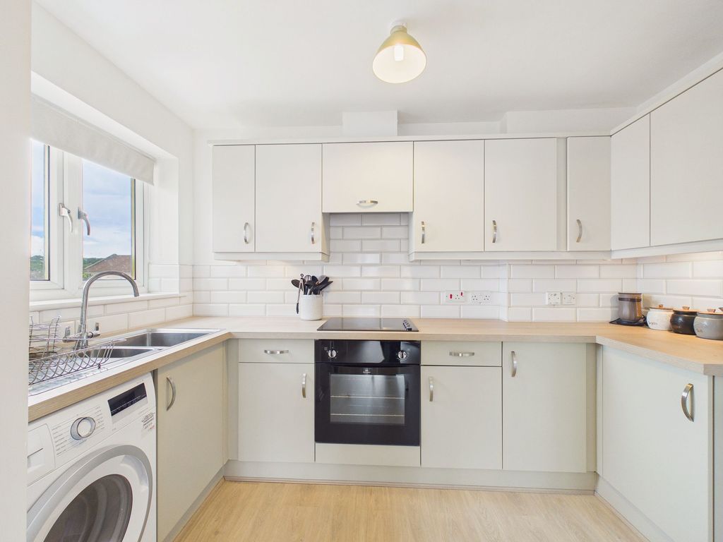 Property photo 3 of 8 Kitchen
