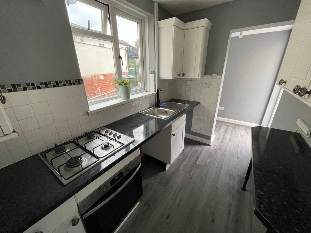 Property photo 3 of 7 Kitchen