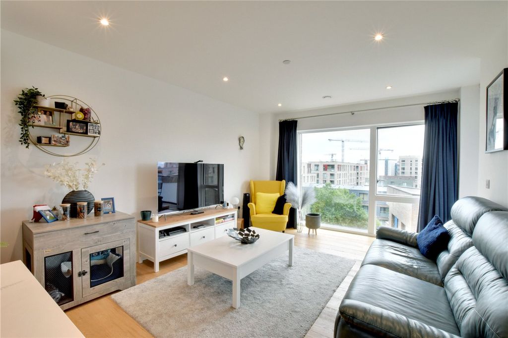 Property photo 3 of 17 Picture No. 15