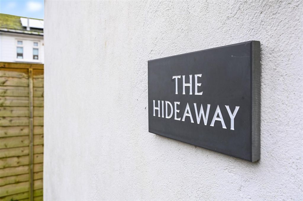 Property photo 2 of 11 The Hideaway - Tn31 7Tu - Photos (8)