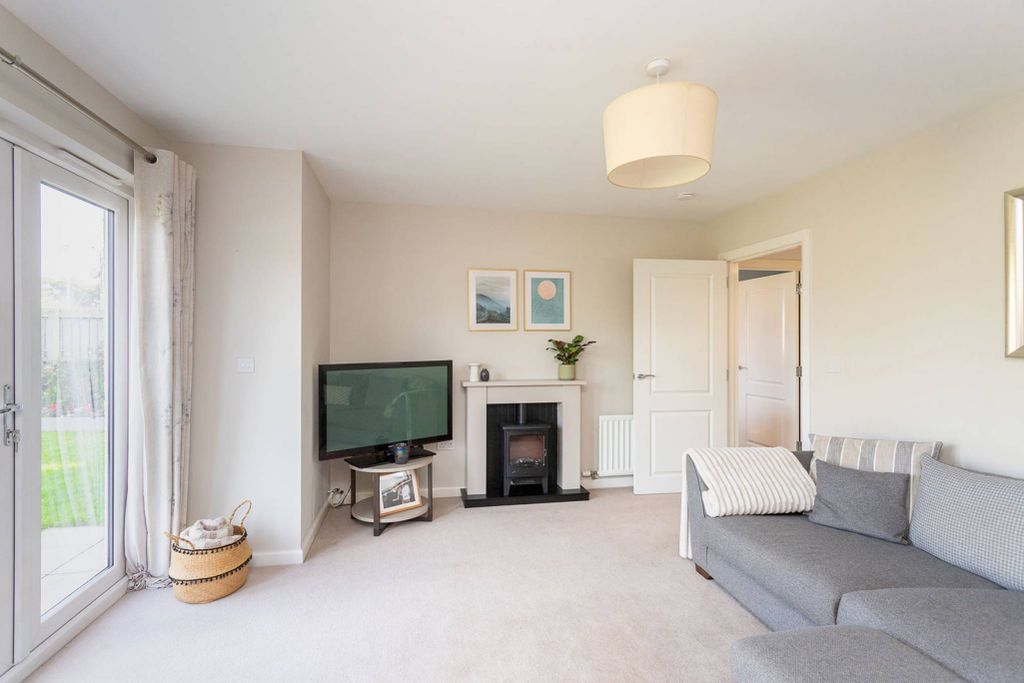 Property photo 3 of 31