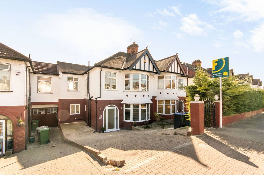Property photo 1 of 18 18