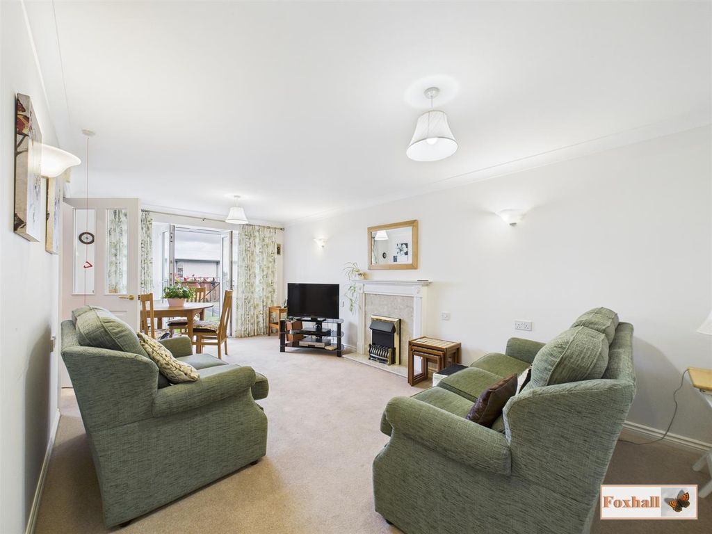 Property photo 2 of 24 Lounge / Diner