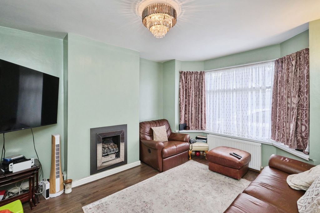 Property photo 2 of 17 Photo