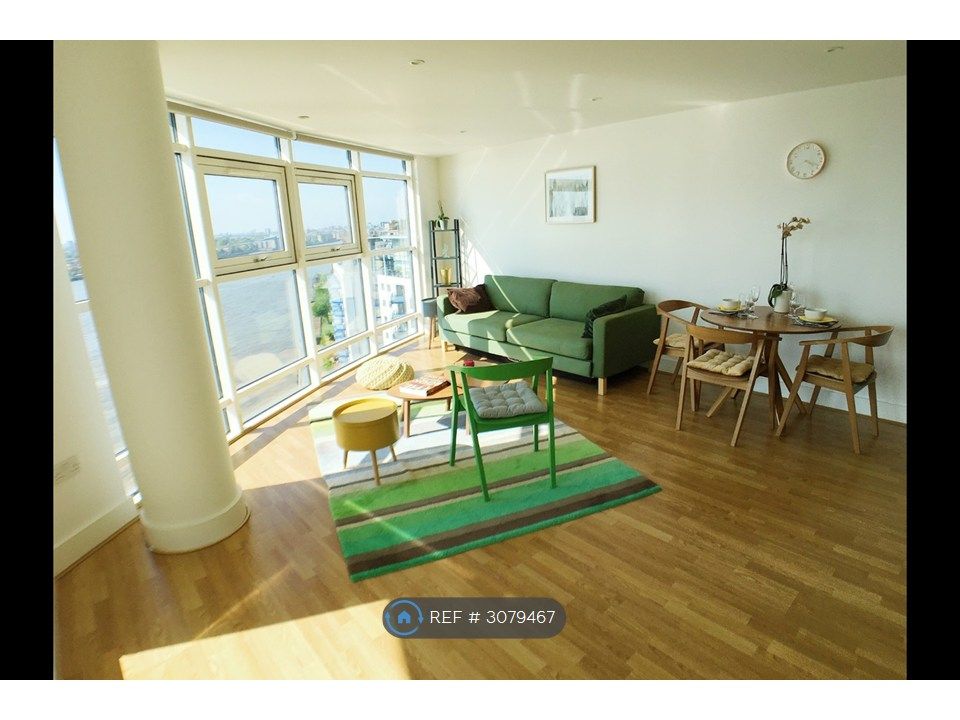 Property photo 2 of 20 Livingroom
