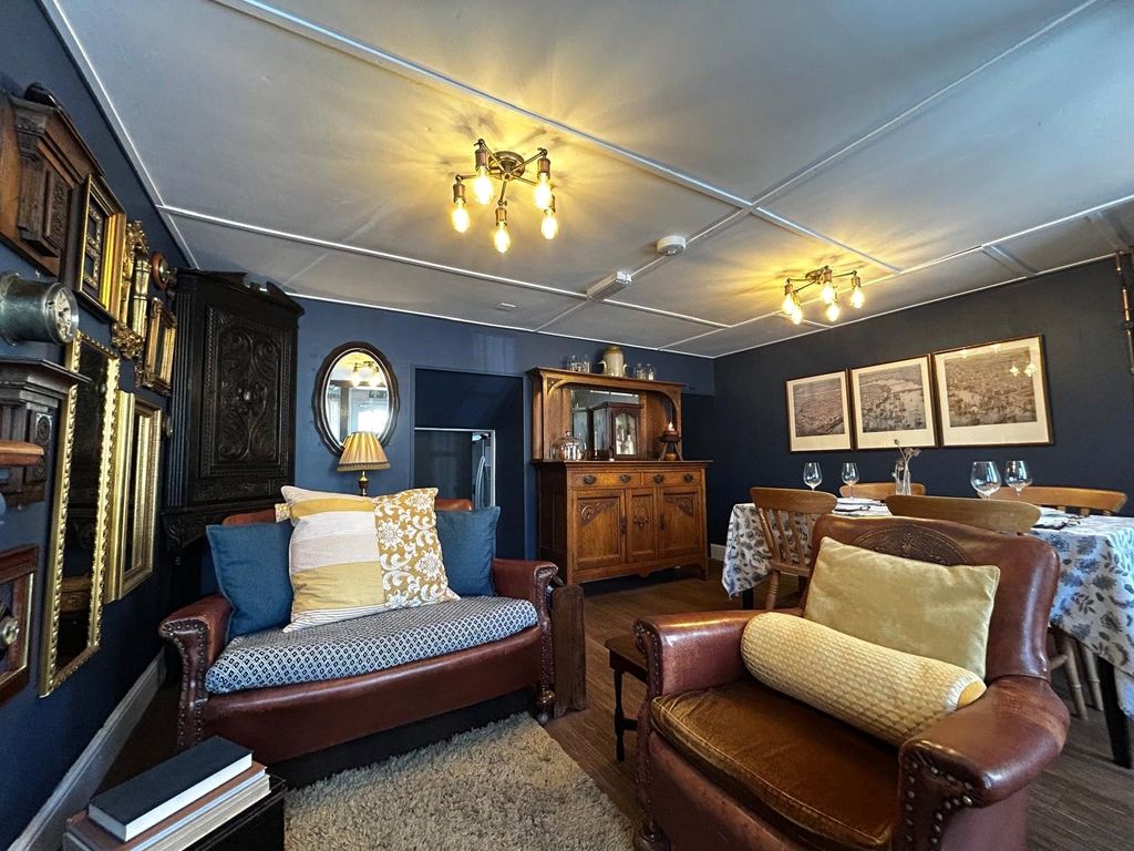 Property photo 2 of 21 Picture No. 44