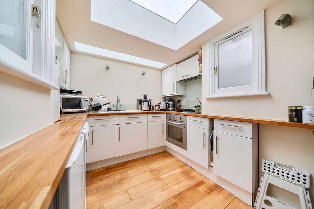Property photo 1 of 32