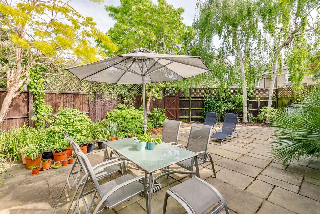 Property photo 3 of 16 South Facing Garden