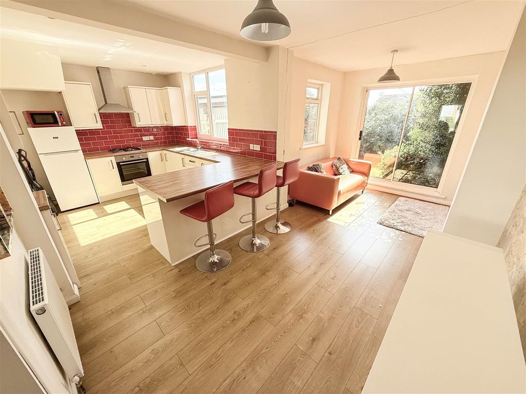 Property photo 1 of 10 Open Plan L-Shaped Dining Kitchen