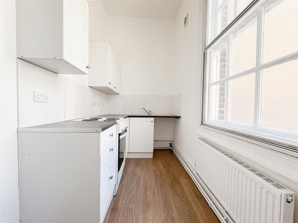 Property photo 3 of 19 Kitchen