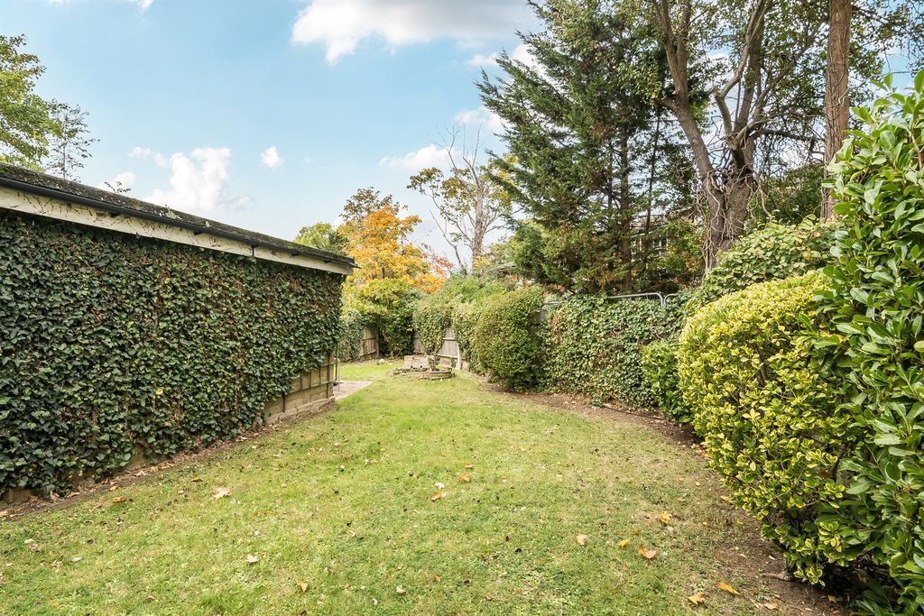 Property photo 2 of 11