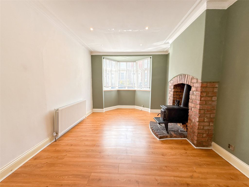 Property photo 3 of 23 Lounge