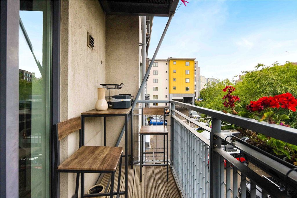 Property photo 3 of 9 Balcony