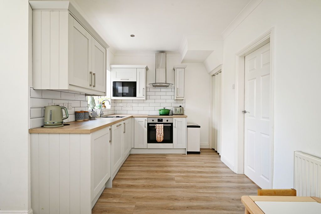 Property photo 3 of 29 Kitchen