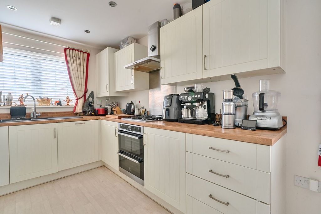 Property photo 3 of 24